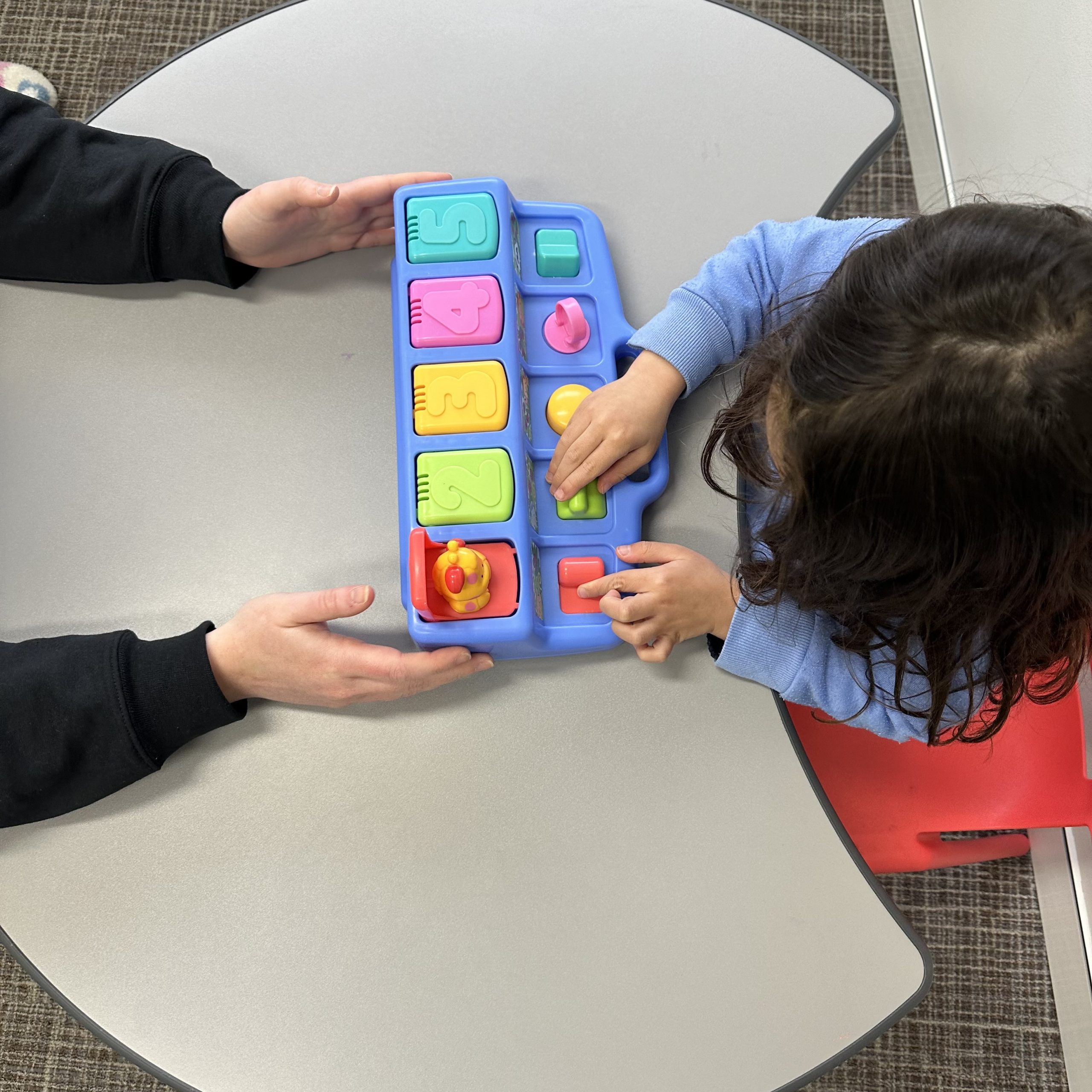 Child who can't say 'th' sound working with a Speech Pathology in Bondi Junction and Mascot