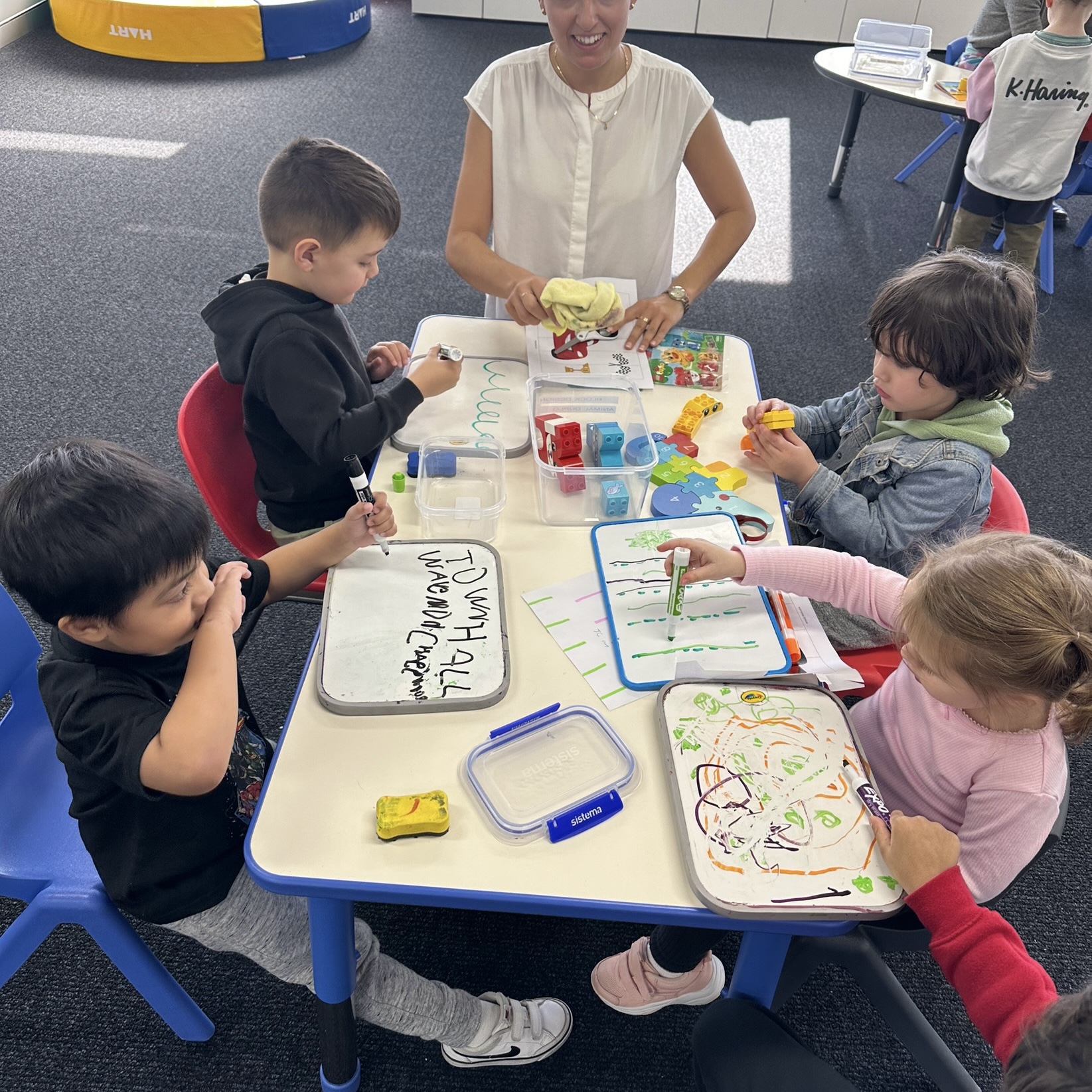 Children learning to draw with Occupational Therapist in Bondi Junction and Mascot