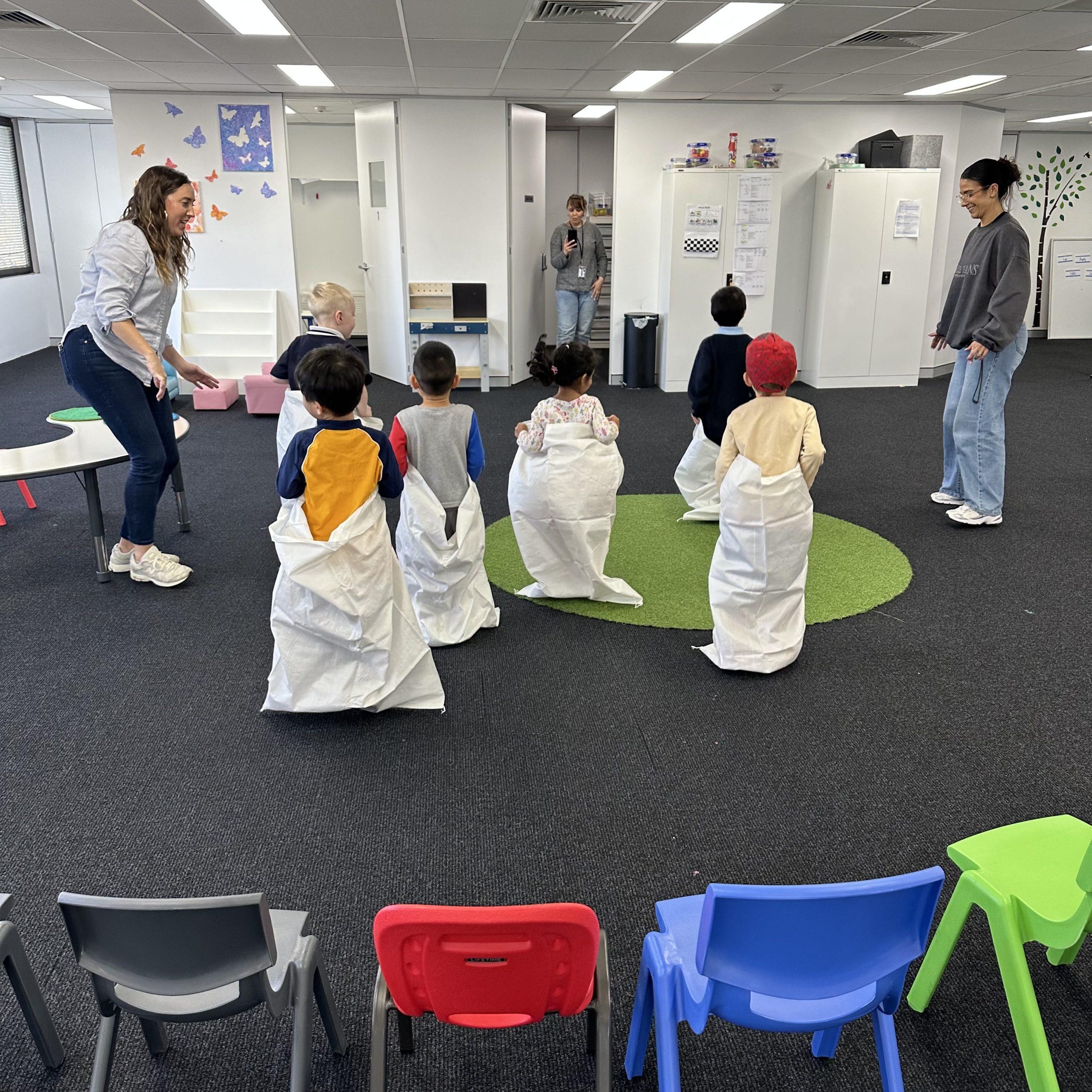 Group of children with autism doing the Early Start Denver Model ESDM early intervention in a clinic in Mascot Sydney with a certified ESDM therapist