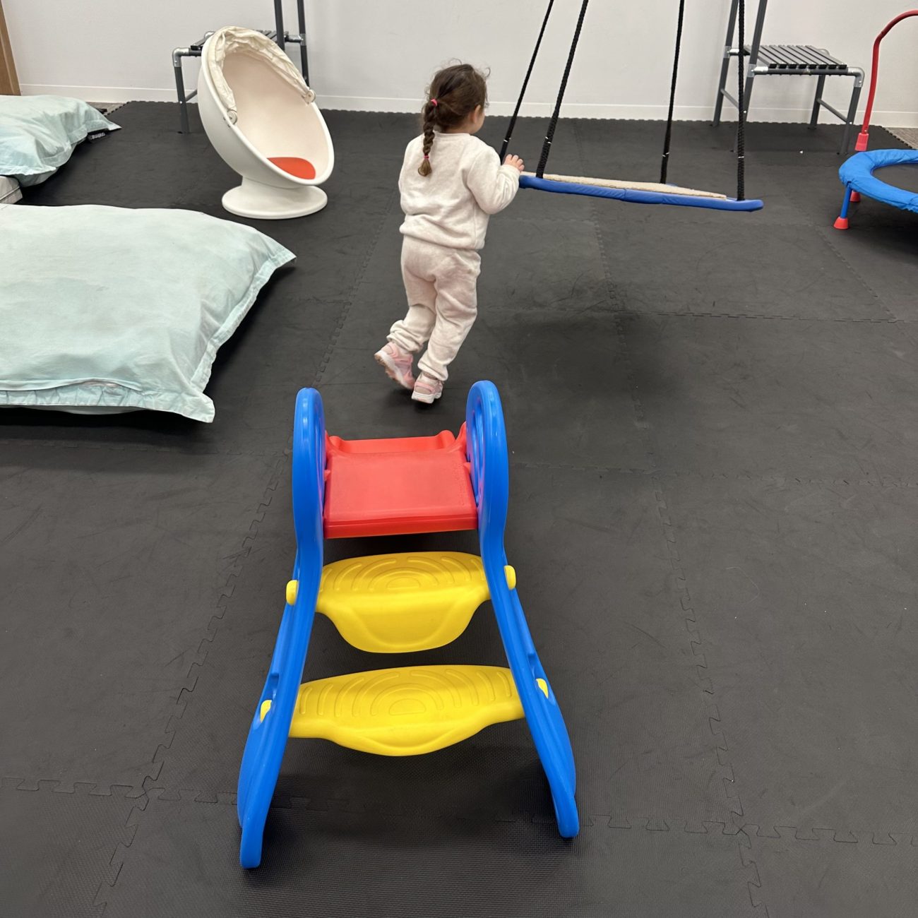 Understand what 10 signs are that might show that your child needs Occupational Therapy in our Bondi Junction and Mascot clinics